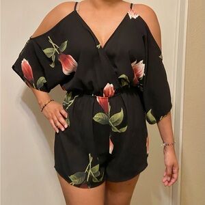 Audrey 3+1 Black and Floral Romper with V-Neckline and Fitted Waist Size S/M